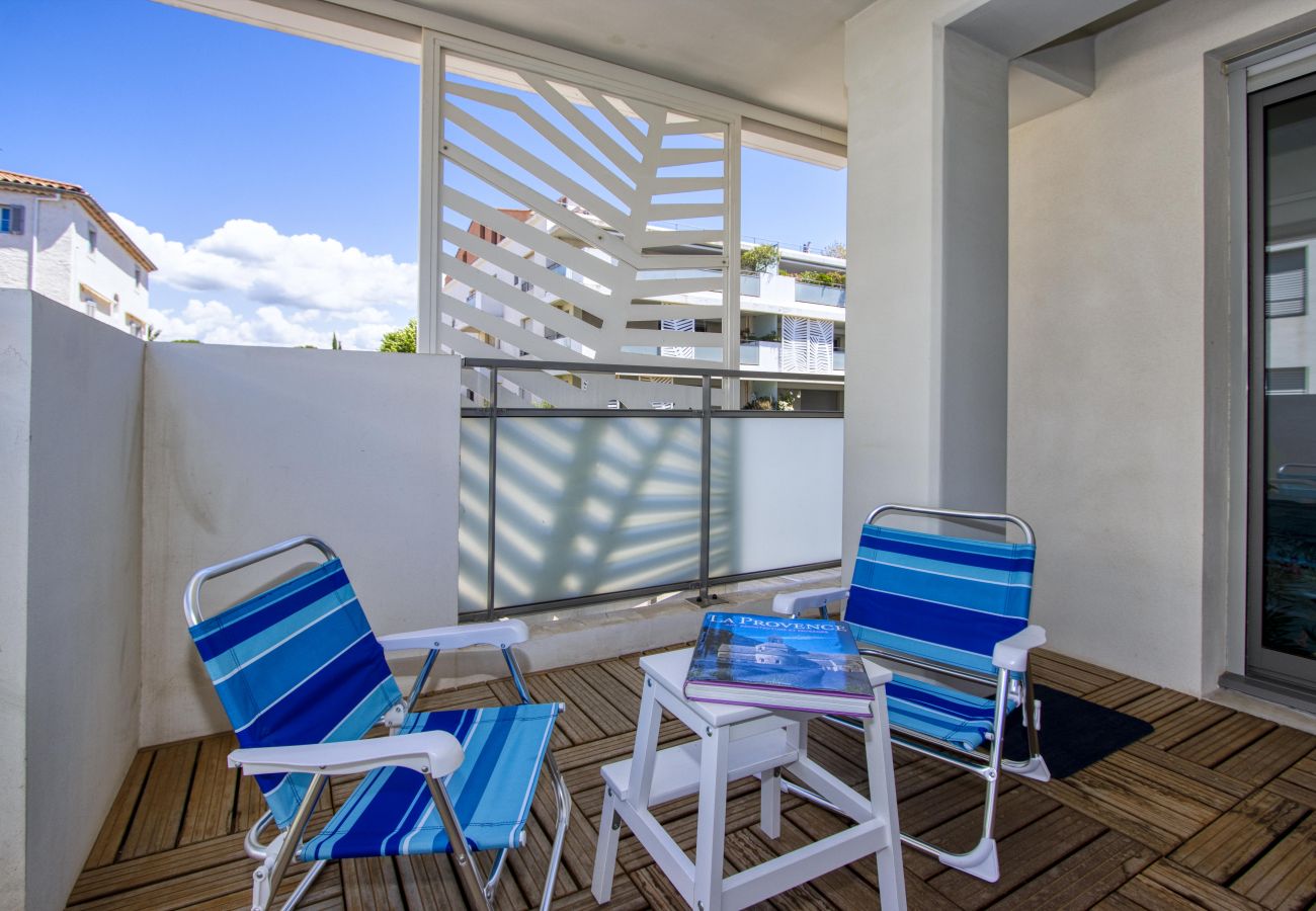 Appartement à La Ciotat - Pètro, 100 m de la plage, terrasse, clim, parking