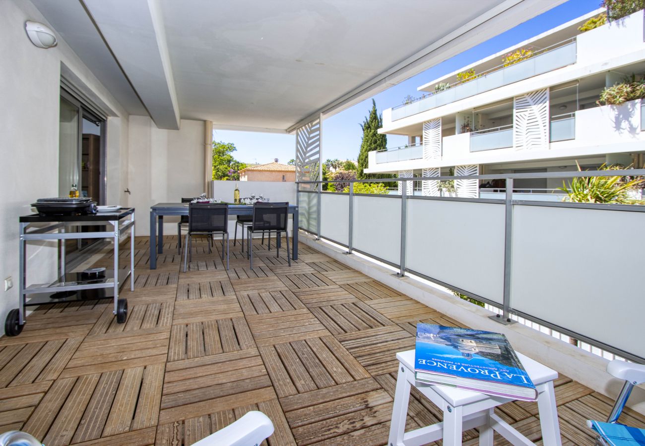 Appartement à La Ciotat - Pètro, 100 m de la plage, terrasse, clim, parking