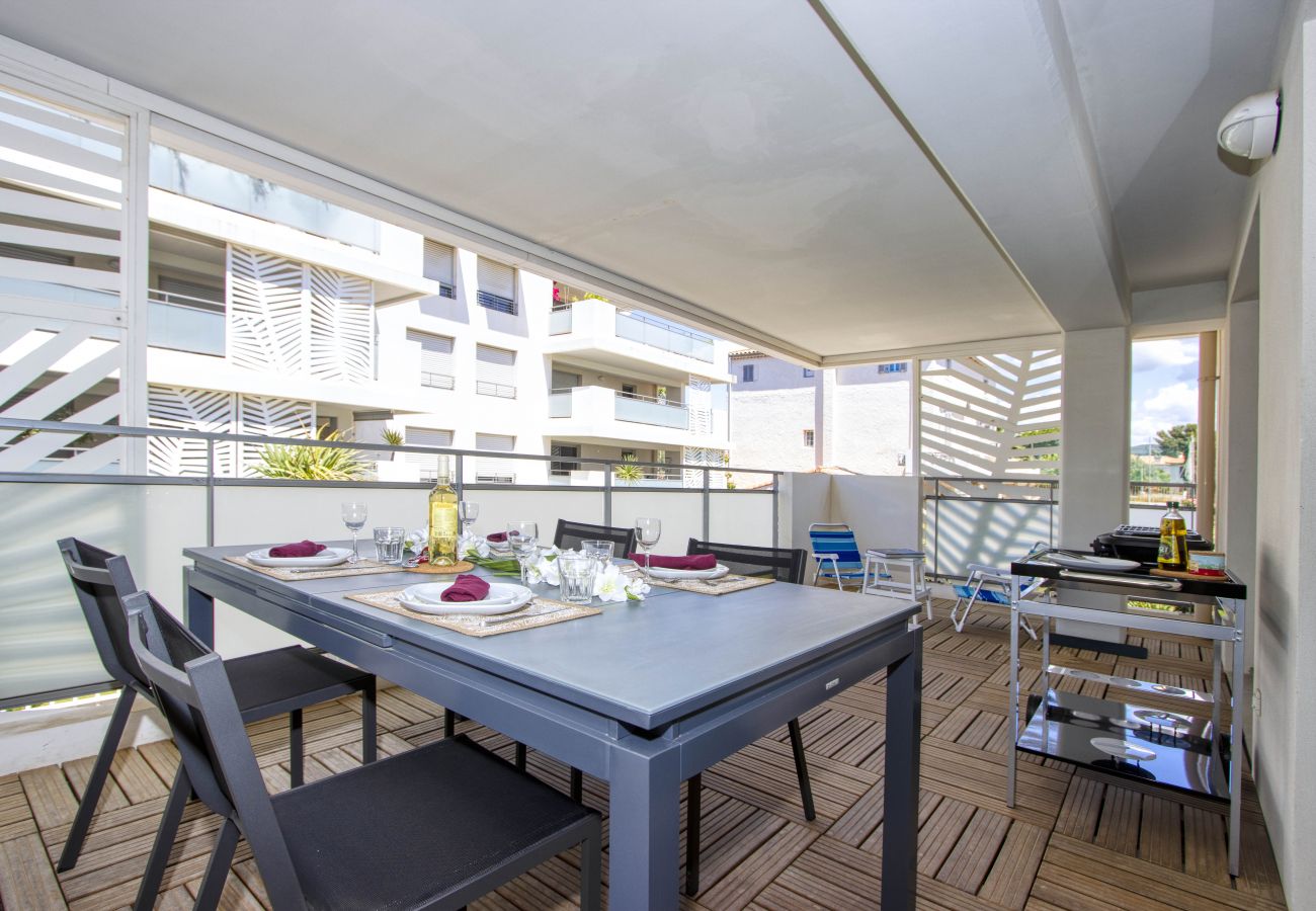 Appartement à La Ciotat - Pètro, 100 m de la plage, terrasse, clim, parking