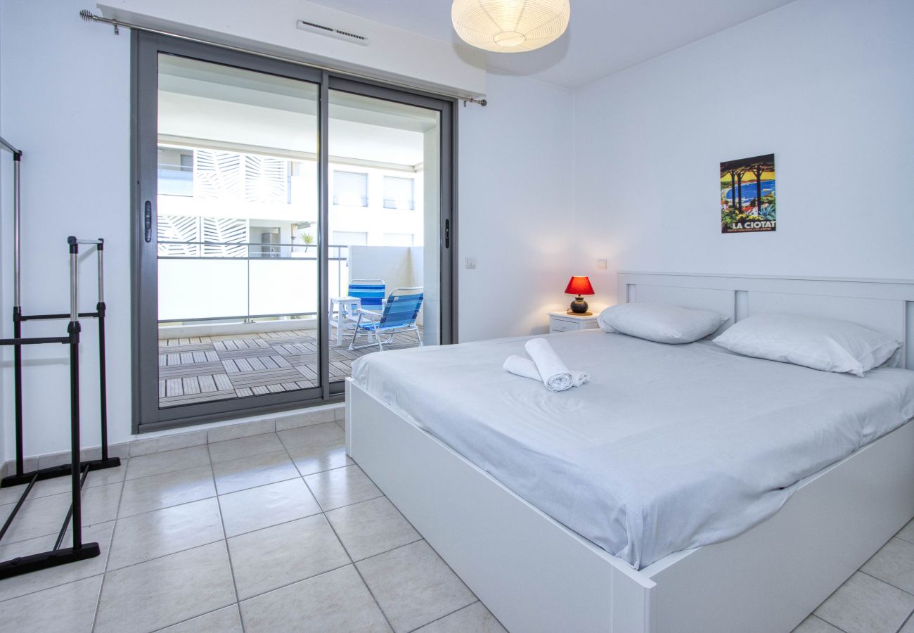 Appartement à La Ciotat - Pètro, 100 m de la plage, terrasse, clim, parking