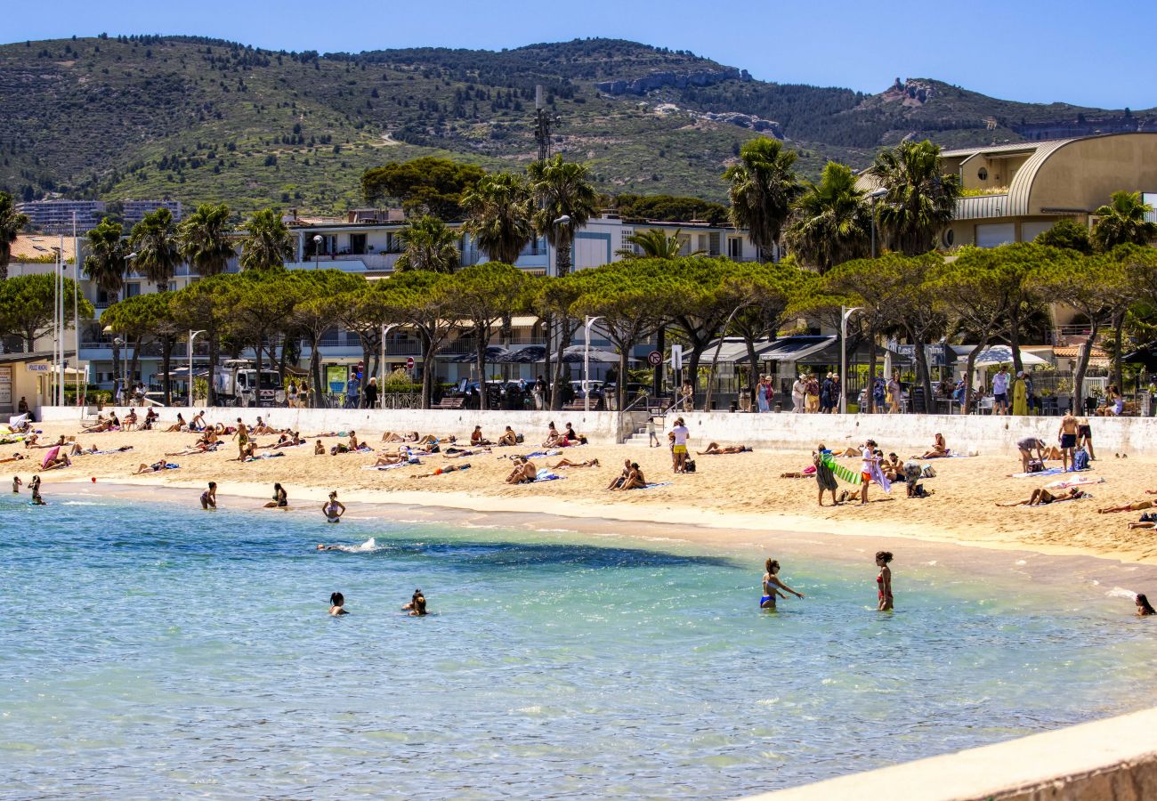 Appartement à La Ciotat - Pètro, 100 m de la plage, terrasse, clim, parking