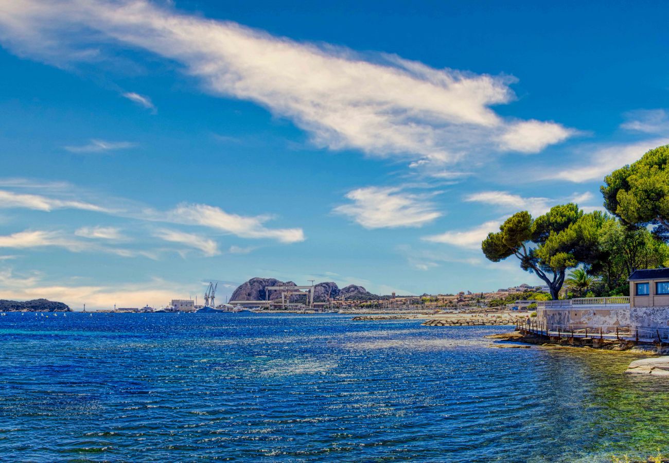 Appartement à La Ciotat - Pètro, 100 m de la plage, terrasse, clim, parking