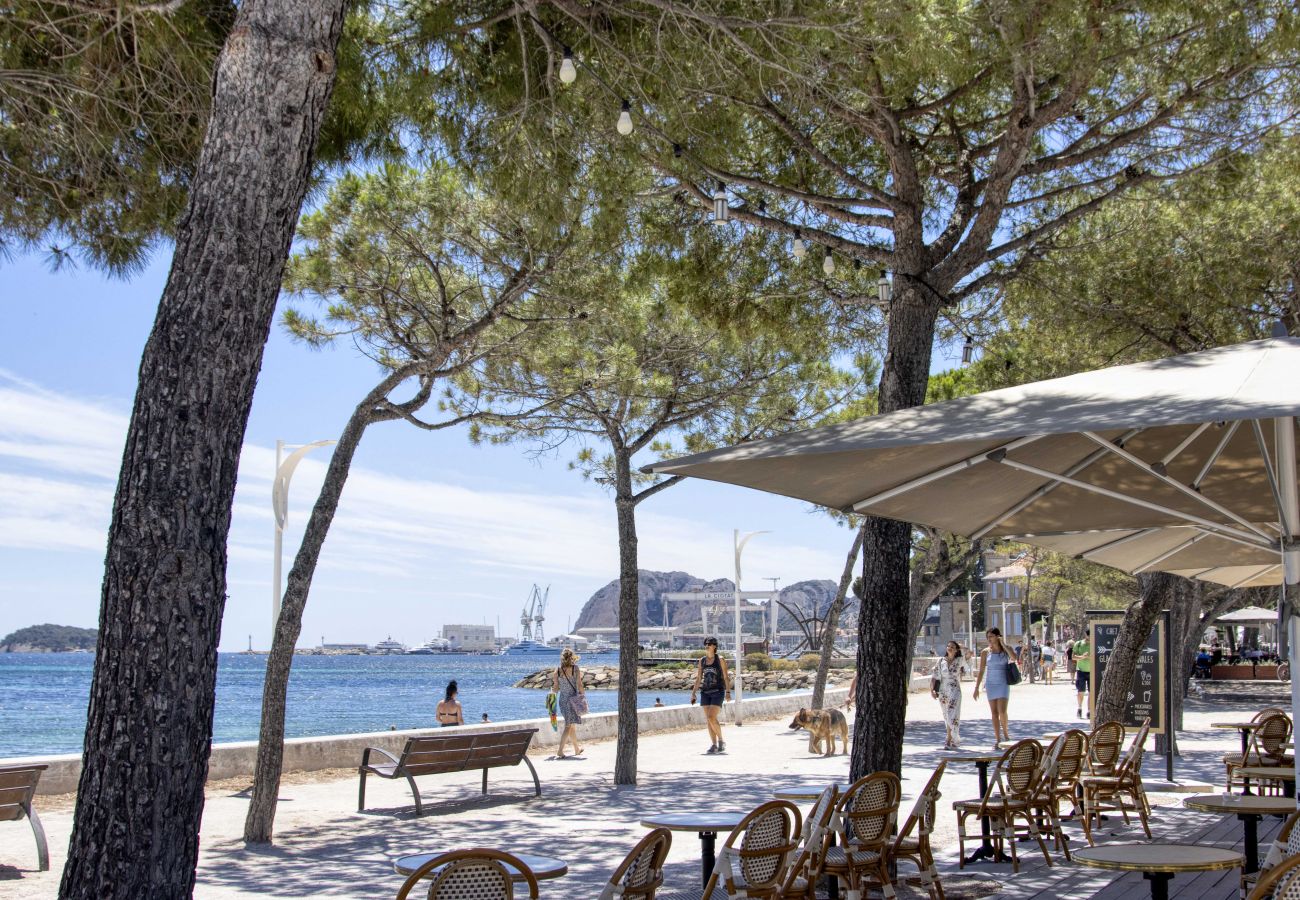 Appartement à La Ciotat - Pètro, 100 m de la plage, terrasse, clim, parking