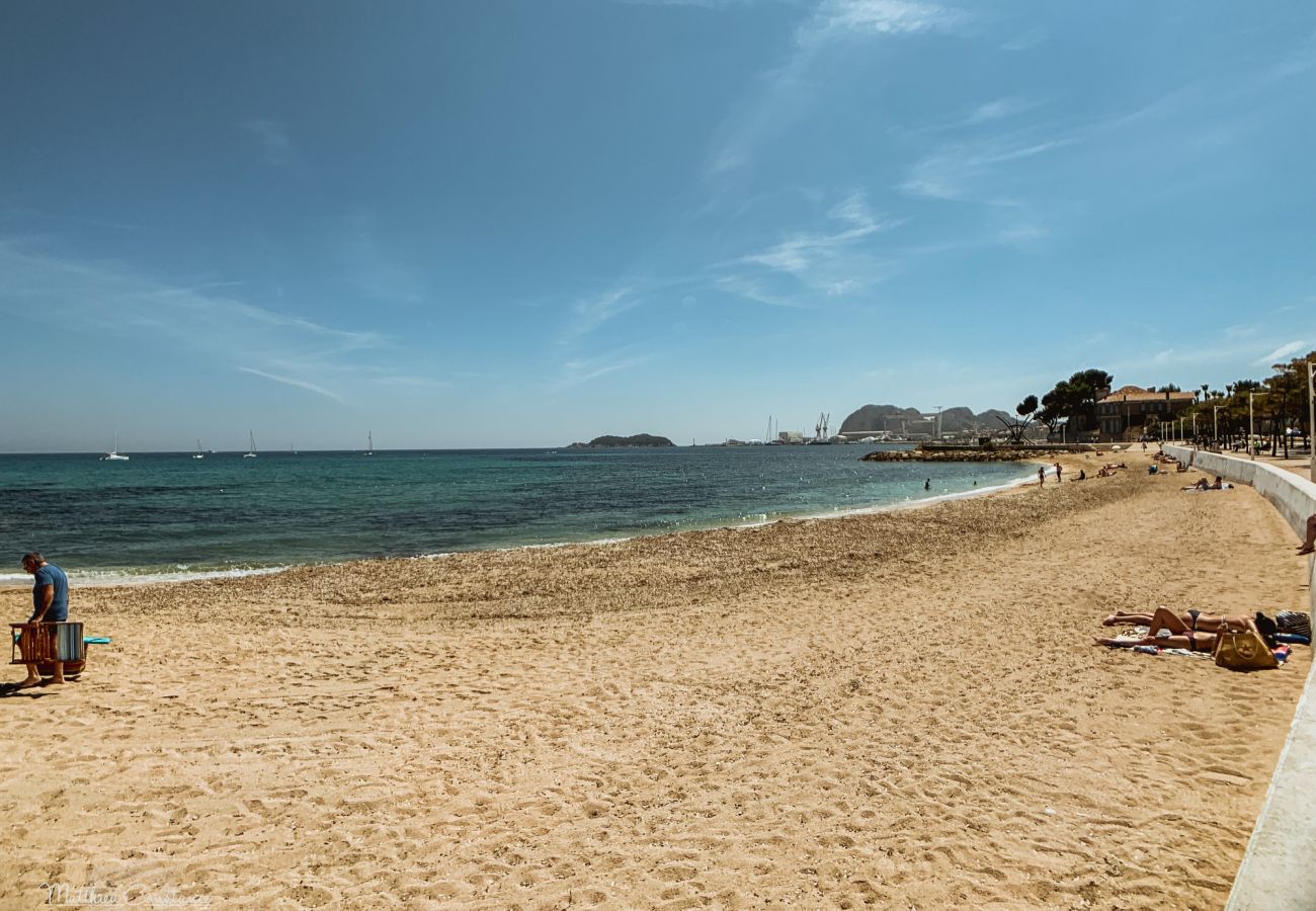 Appartement à La Ciotat - Pètro, 100 m de la plage, terrasse, clim, parking