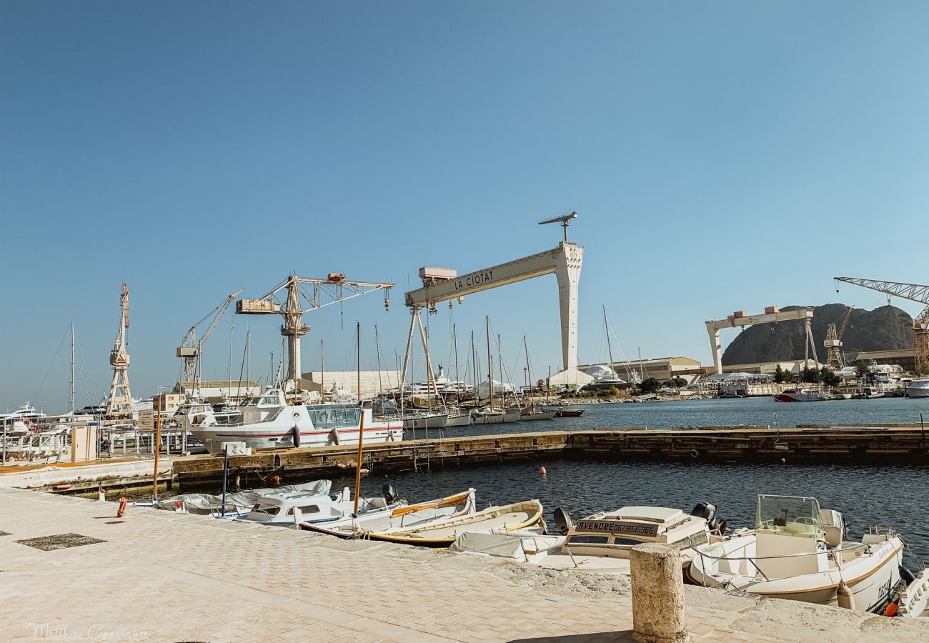 Appartement à La Ciotat - Pètro, 100 m de la plage, terrasse, clim, parking