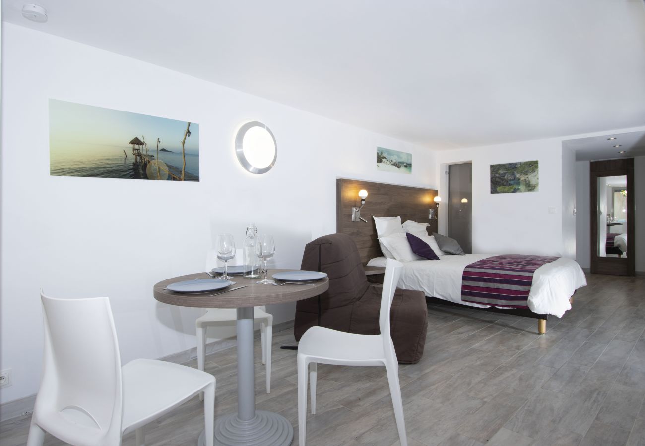 Studio à Saint-Cyr-sur-Mer - Studio Moutte. Idéal pour vos vacances/séjours pro