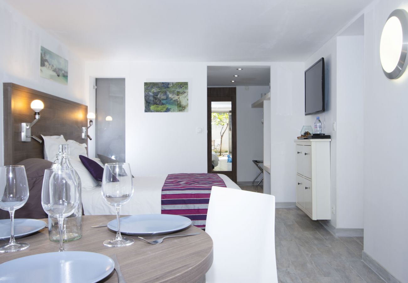 Studio à Saint-Cyr-sur-Mer - Studio Moutte. Idéal pour vos vacances/séjours pro