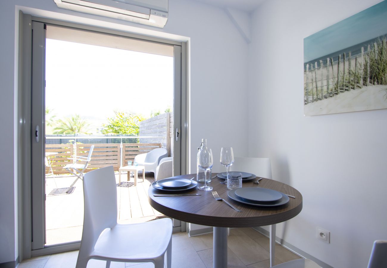 Studio à Saint-Cyr-sur-Mer - Studio Reinette. Pour vos vacances ou séjours pros