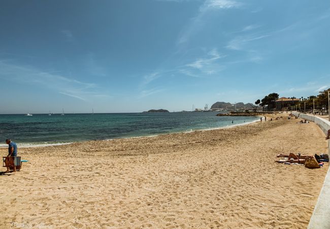 Maison à La Ciotat - Sarti. A 5m à pied des plages, Clim, jardin, BBQ