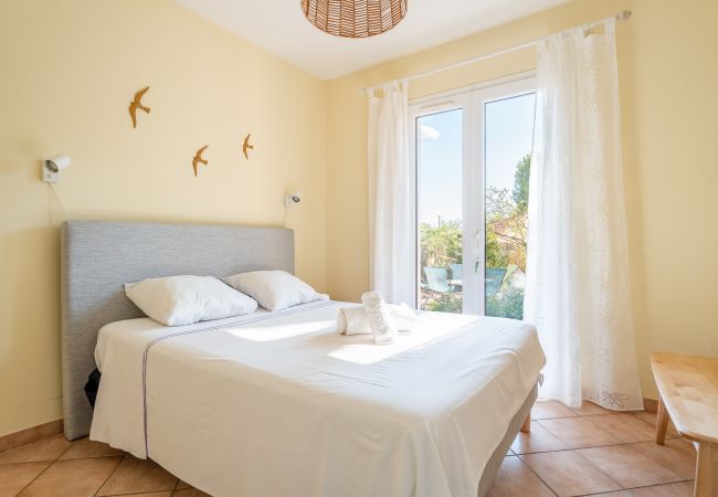 Maison à La Ciotat - Sarti. A 5m à pied des plages, Clim, jardin, BBQ Maison à La Ciotat - Sarti. A 5m à pied des plages, Clim, jardin, BBQ