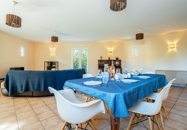 Maison à La Ciotat - Sarti. A 5m à pied des plages, Clim, jardin, BBQ Maison à La Ciotat - Sarti. A 5m à pied des plages, Clim, jardin, BBQ