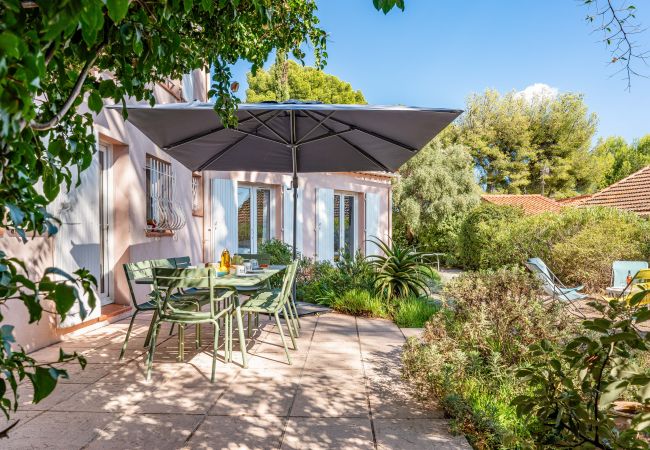 Maison à La Ciotat - Sarti. A 5m à pied des plages, Clim, jardin, BBQ Maison à La Ciotat - Sarti. A 5m à pied des plages, Clim, jardin, BBQ