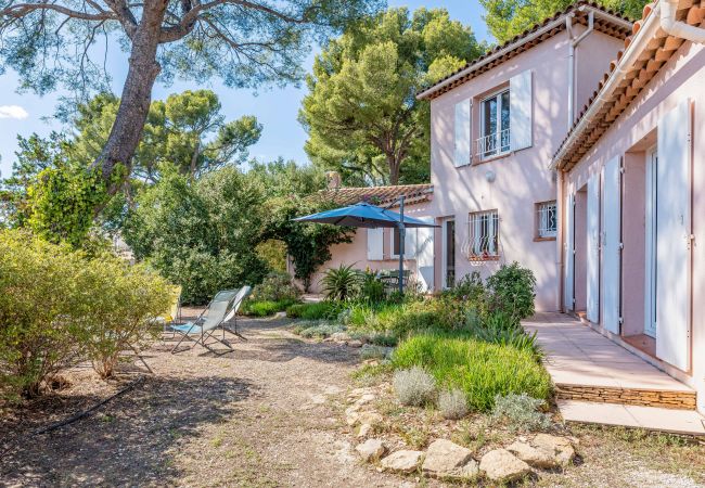 Maison à La Ciotat - Sarti. A 5m à pied des plages, Clim, jardin, BBQ Maison à La Ciotat - Sarti. A 5m à pied des plages, Clim, jardin, BBQ