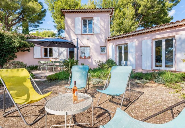 Maison à La Ciotat - Sarti. A 5m à pied des plages, Clim, jardin, BBQ Maison à La Ciotat - Sarti. A 5m à pied des plages, Clim, jardin, BBQ