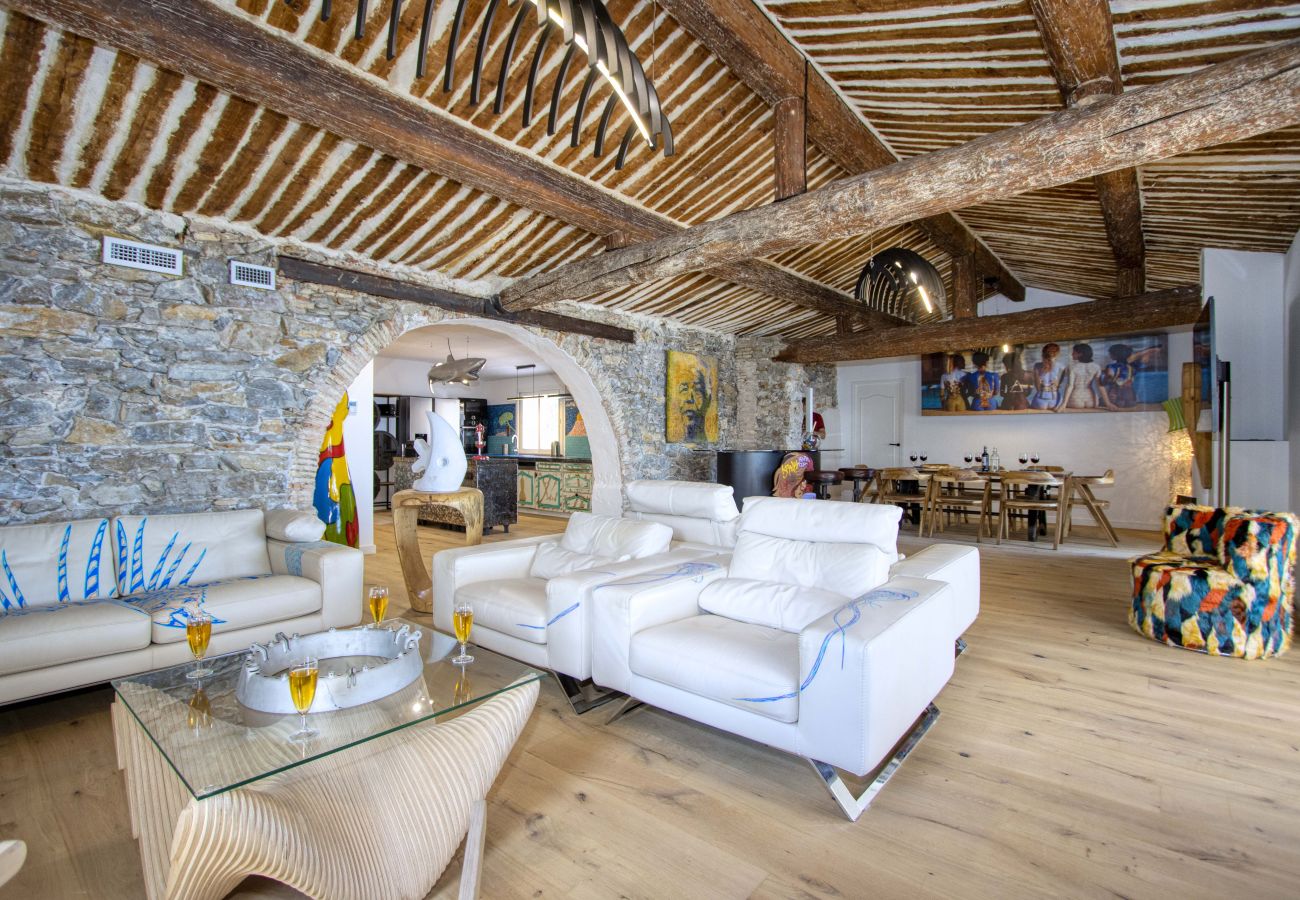 Maison à La Ciotat - Sea Sand House. Villa-galerie. Bord de mer, clim