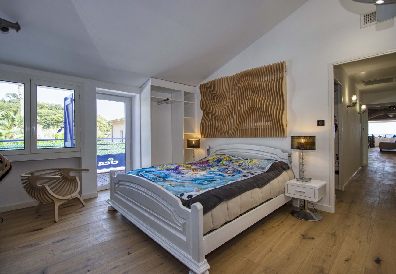 Maison à La Ciotat - Sea Sand House. Villa-galerie. Bord de mer, clim