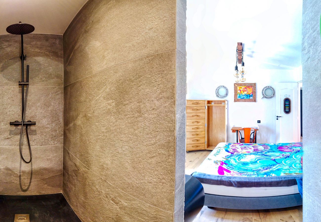 Maison à La Ciotat - Sea Sand House. Villa-galerie. Bord de mer, clim