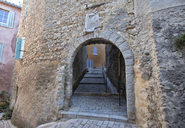 Appartement à Saint-Cyr-sur-Mer - Galant. Climatisé, en bord de mer, terrasse. Appartement à Saint-Cyr-sur-Mer - Galant. Climatisé, en bord de mer, terrasse.