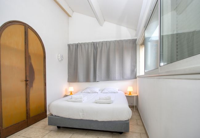 Appartement à Saint-Cyr-sur-Mer - Galant. Climatisé, en bord de mer, terrasse. Appartement à Saint-Cyr-sur-Mer - Galant. Climatisé, en bord de mer, terrasse.