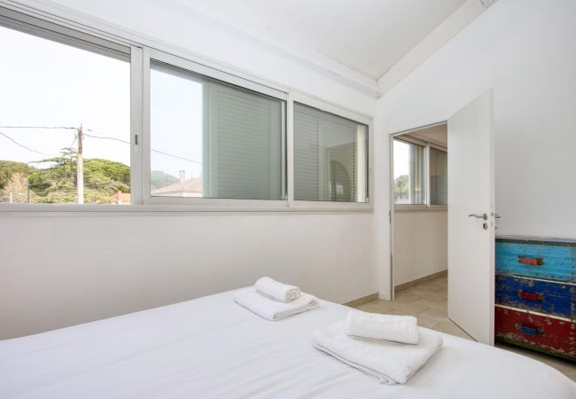 Appartement à Saint-Cyr-sur-Mer - Galant. Climatisé, en bord de mer, terrasse. Appartement à Saint-Cyr-sur-Mer - Galant. Climatisé, en bord de mer, terrasse.