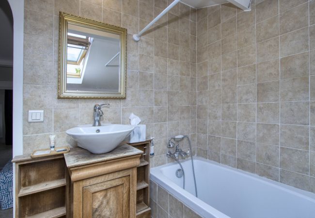 Appartement à Saint-Cyr-sur-Mer - Galant. Climatisé, en bord de mer, terrasse. Appartement à Saint-Cyr-sur-Mer - Galant. Climatisé, en bord de mer, terrasse.