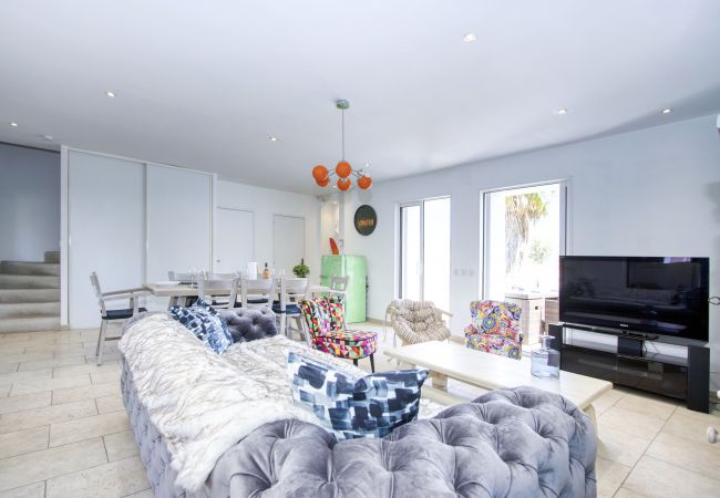 Appartement à Saint-Cyr-sur-Mer - Galant. Climatisé, en bord de mer, terrasse. Appartement à Saint-Cyr-sur-Mer - Galant. Climatisé, en bord de mer, terrasse.