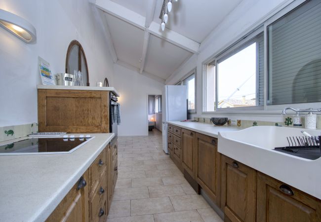 Appartement à Saint-Cyr-sur-Mer - Galant. Climatisé, en bord de mer, terrasse. Appartement à Saint-Cyr-sur-Mer - Galant. Climatisé, en bord de mer, terrasse.