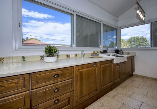 Appartement à Saint-Cyr-sur-Mer - Galant. Climatisé, en bord de mer, terrasse. Appartement à Saint-Cyr-sur-Mer - Galant. Climatisé, en bord de mer, terrasse.