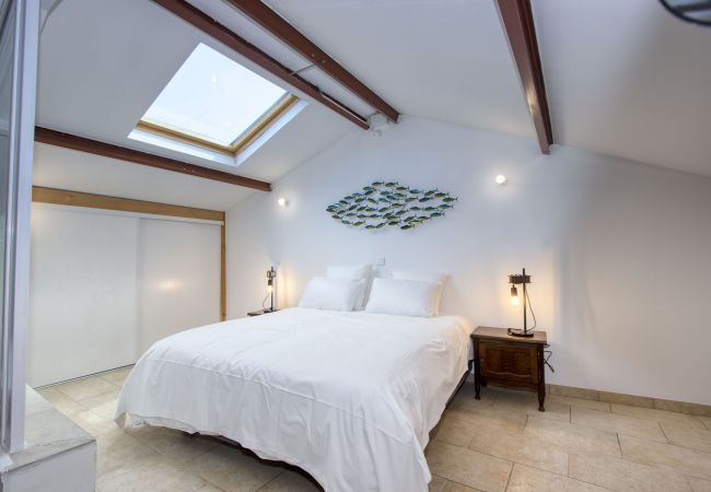 Appartement à Saint-Cyr-sur-Mer - Galant. Climatisé, en bord de mer, terrasse. Appartement à Saint-Cyr-sur-Mer - Galant. Climatisé, en bord de mer, terrasse.