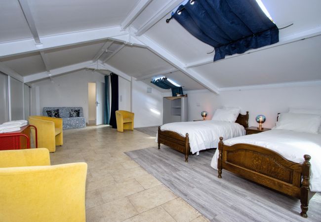 Appartement à Saint-Cyr-sur-Mer - Galant. Climatisé, en bord de mer, terrasse. Appartement à Saint-Cyr-sur-Mer - Galant. Climatisé, en bord de mer, terrasse.