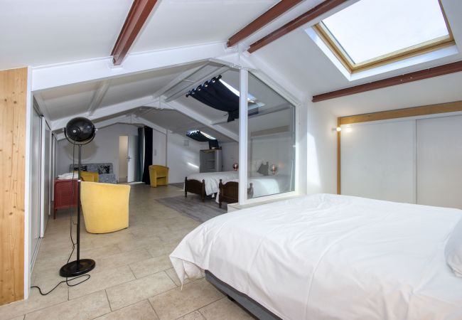 Appartement à Saint-Cyr-sur-Mer - Galant. Climatisé, en bord de mer, terrasse. Appartement à Saint-Cyr-sur-Mer - Galant. Climatisé, en bord de mer, terrasse.