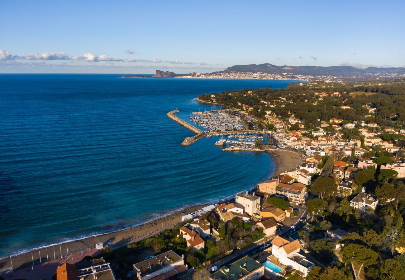 Appartement à Saint-Cyr-sur-Mer - Galant. Climatisé, en bord de mer, terrasse.