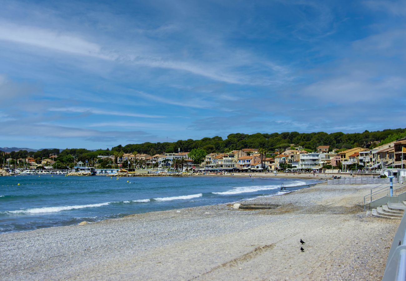 Appartement à Saint-Cyr-sur-Mer - Galant. Climatisé, en bord de mer, terrasse.