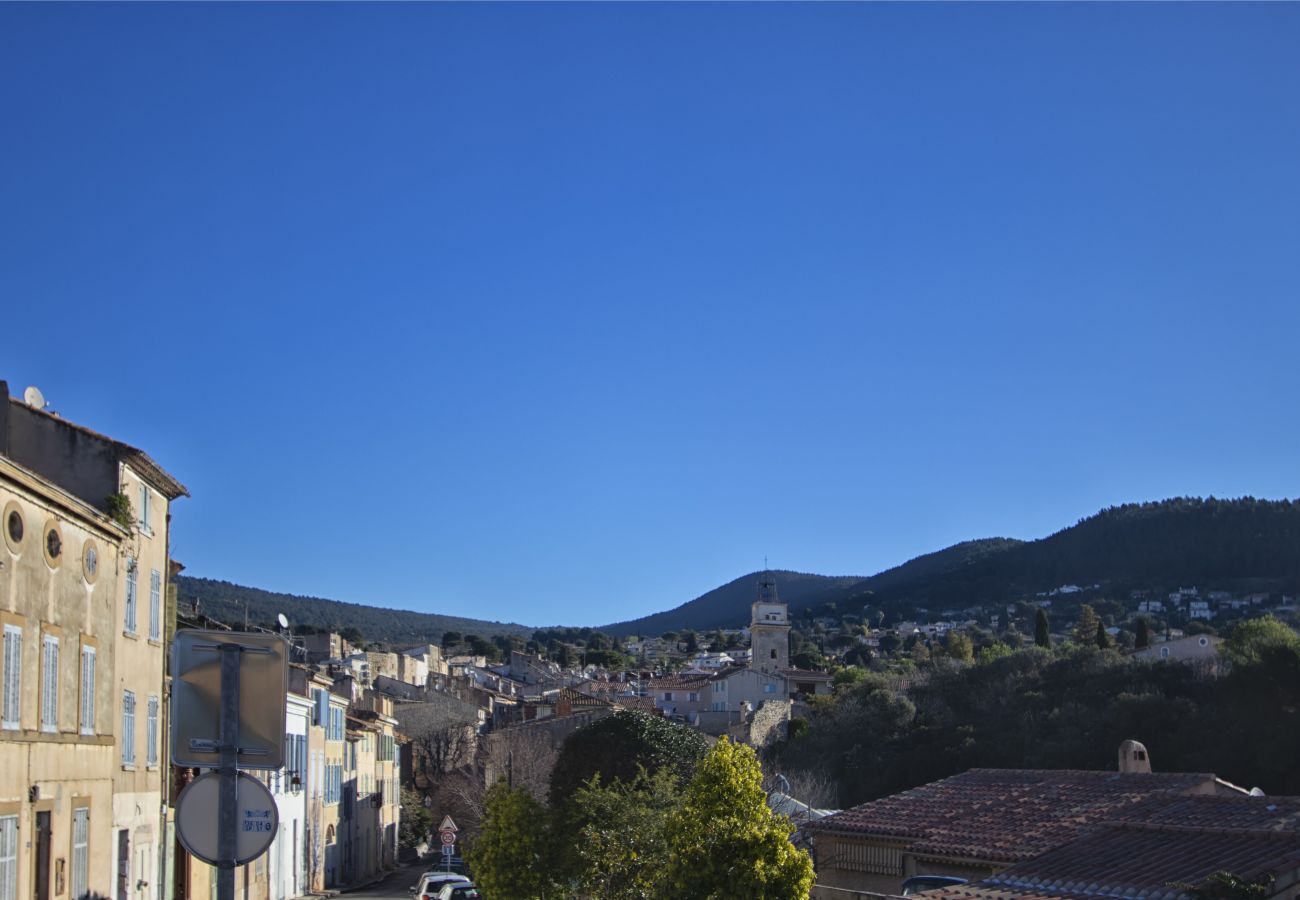 Appartement à Saint-Cyr-sur-Mer - Galant. Climatisé, en bord de mer, terrasse.