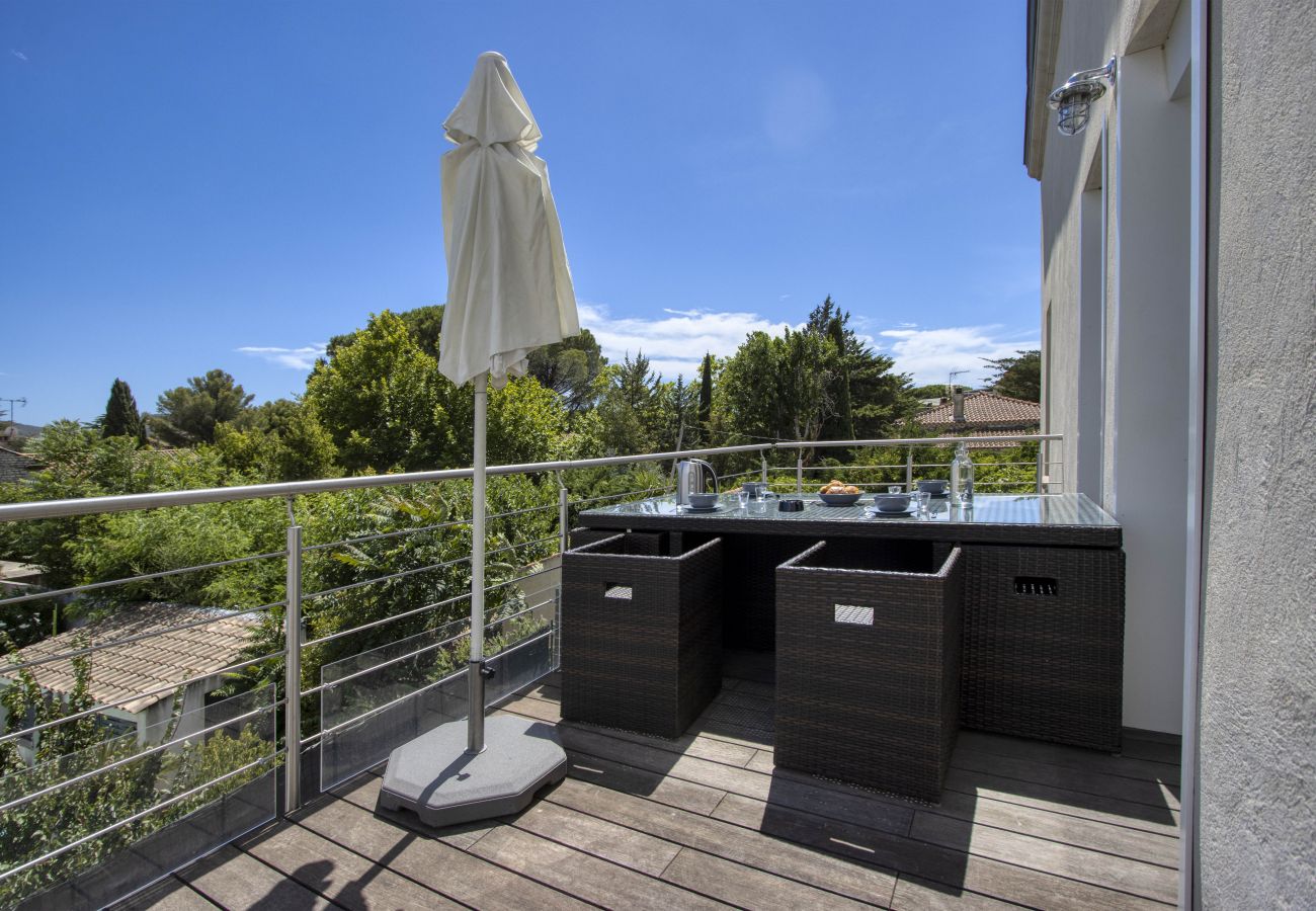 Appartement à Saint-Cyr-sur-Mer - Galant. Climatisé, en bord de mer, terrasse.