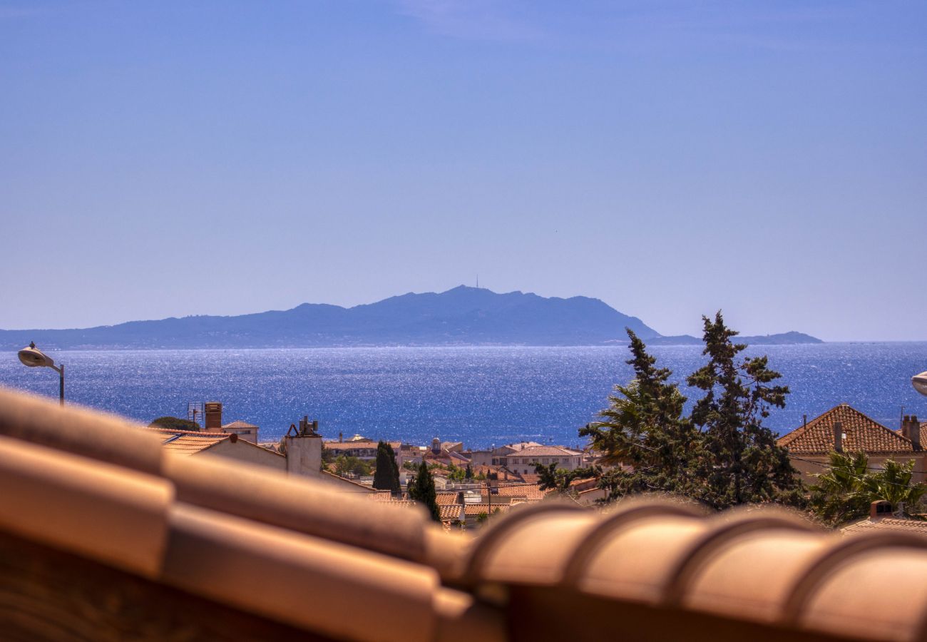 Appartement à La Ciotat - Savéu. Grande terrasse, vue mer, clim, parking