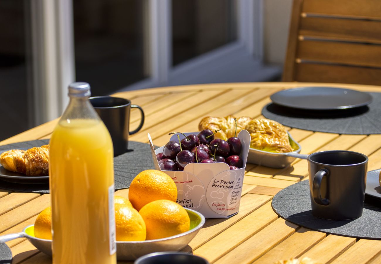 Appartement à La Ciotat - Savéu. Grande terrasse, vue mer, clim, parking