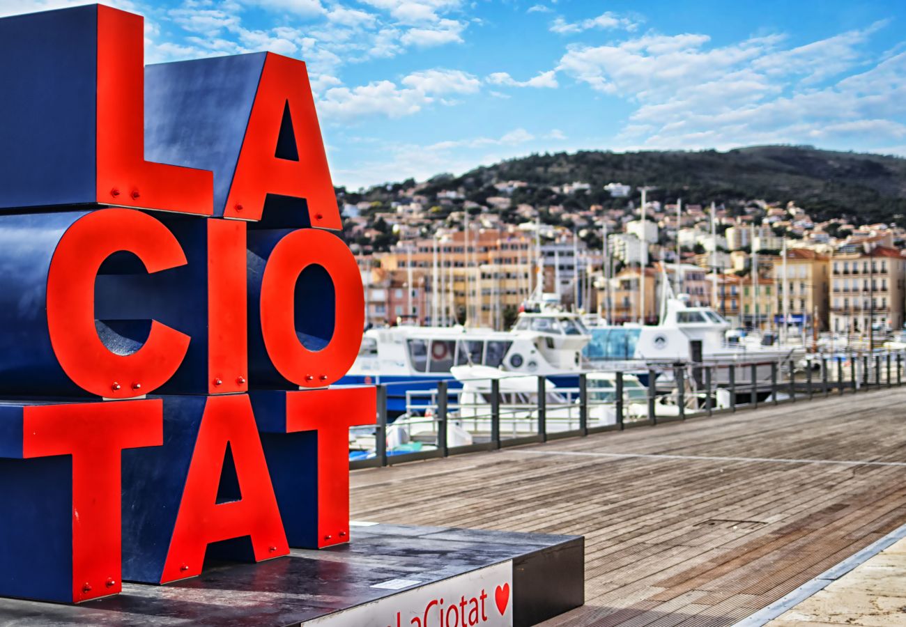 Appartement à La Ciotat - Savéu. Grande terrasse, vue mer, clim, parking