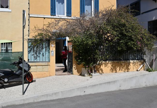 Appartement à La Ciotat - Escalet. Joli duplex. Vue sur le vieux port. Clim