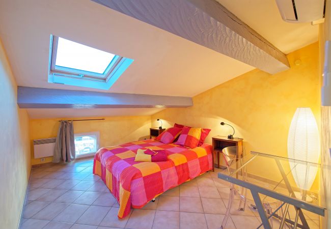 Appartement à La Ciotat - Escalet. Joli duplex. Vue sur le vieux port. Clim Appartement à La Ciotat - Escalet. Joli duplex. Vue sur le vieux port. Clim
