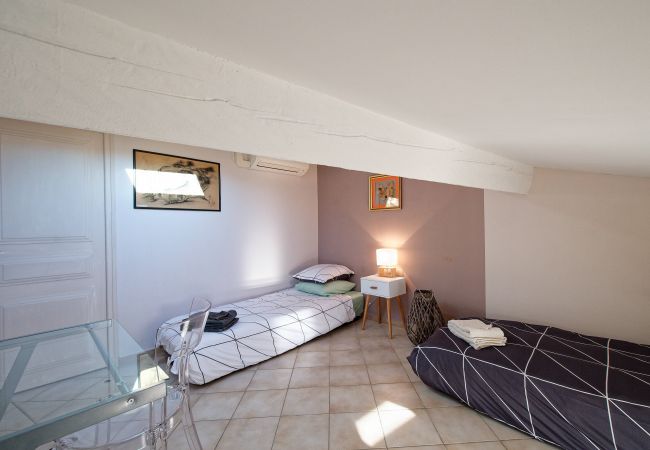 Appartement à La Ciotat - Escalet. Joli duplex. Vue sur le vieux port. Clim Appartement à La Ciotat - Escalet. Joli duplex. Vue sur le vieux port. Clim