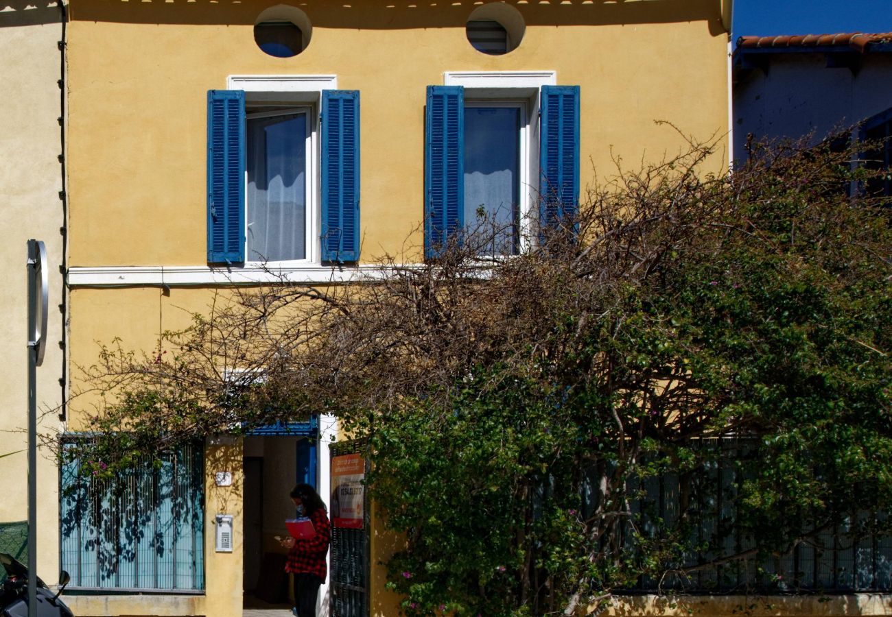 Appartement à La Ciotat - Escalet. Joli duplex. Vue sur le vieux port. Clim
