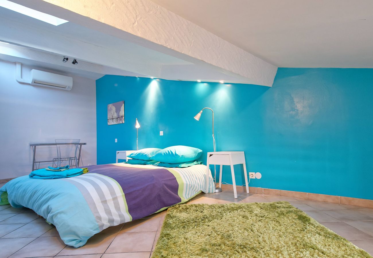 Appartement à La Ciotat - Escalet. Joli duplex. Vue sur le vieux port. Clim