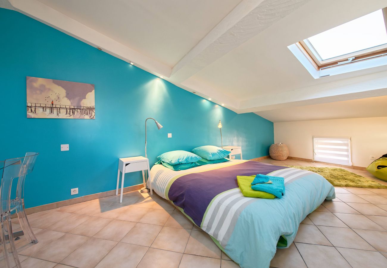 Appartement à La Ciotat - Escalet. Joli duplex. Vue sur le vieux port. Clim