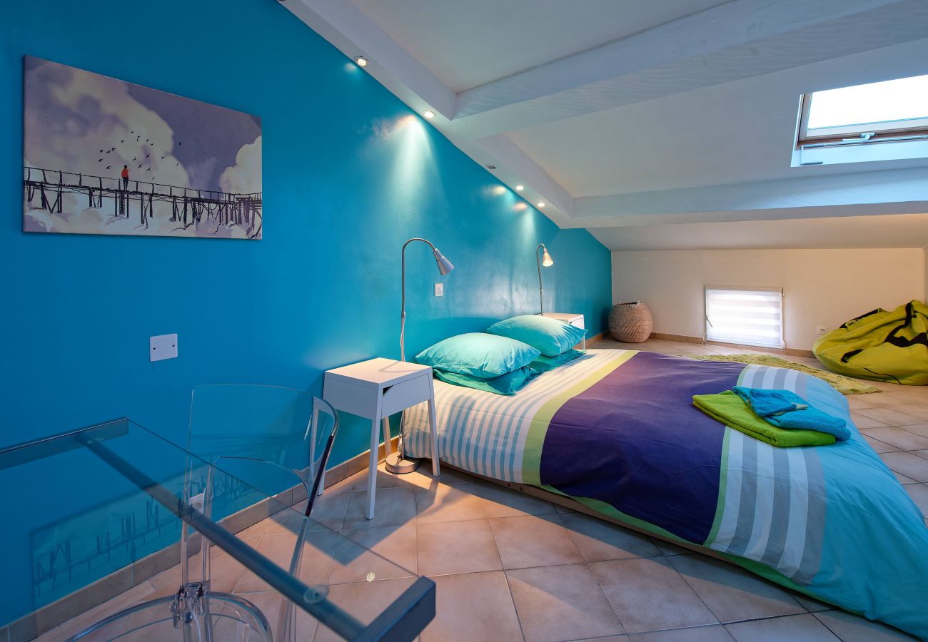 Appartement à La Ciotat - Escalet. Joli duplex. Vue sur le vieux port. Clim