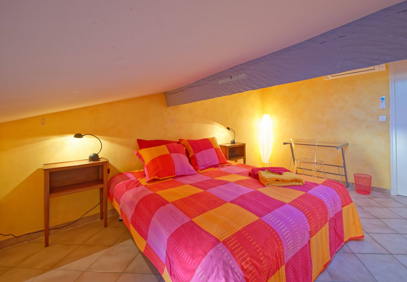 Appartement à La Ciotat - Escalet. Joli duplex. Vue sur le vieux port. Clim