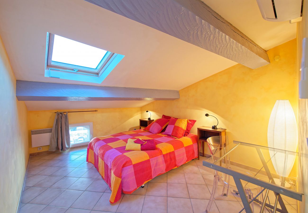 Appartement à La Ciotat - Escalet. Joli duplex. Vue sur le vieux port. Clim