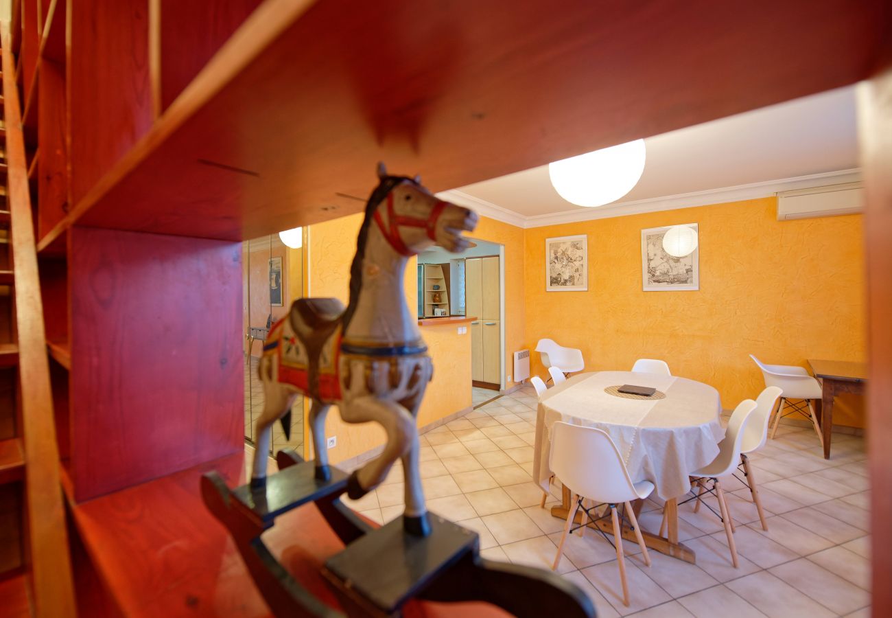 Appartement à La Ciotat - Escalet. Joli duplex. Vue sur le vieux port. Clim