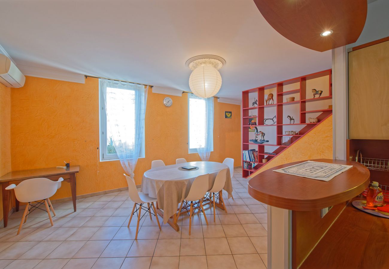 Appartement à La Ciotat - Escalet. Joli duplex. Vue sur le vieux port. Clim