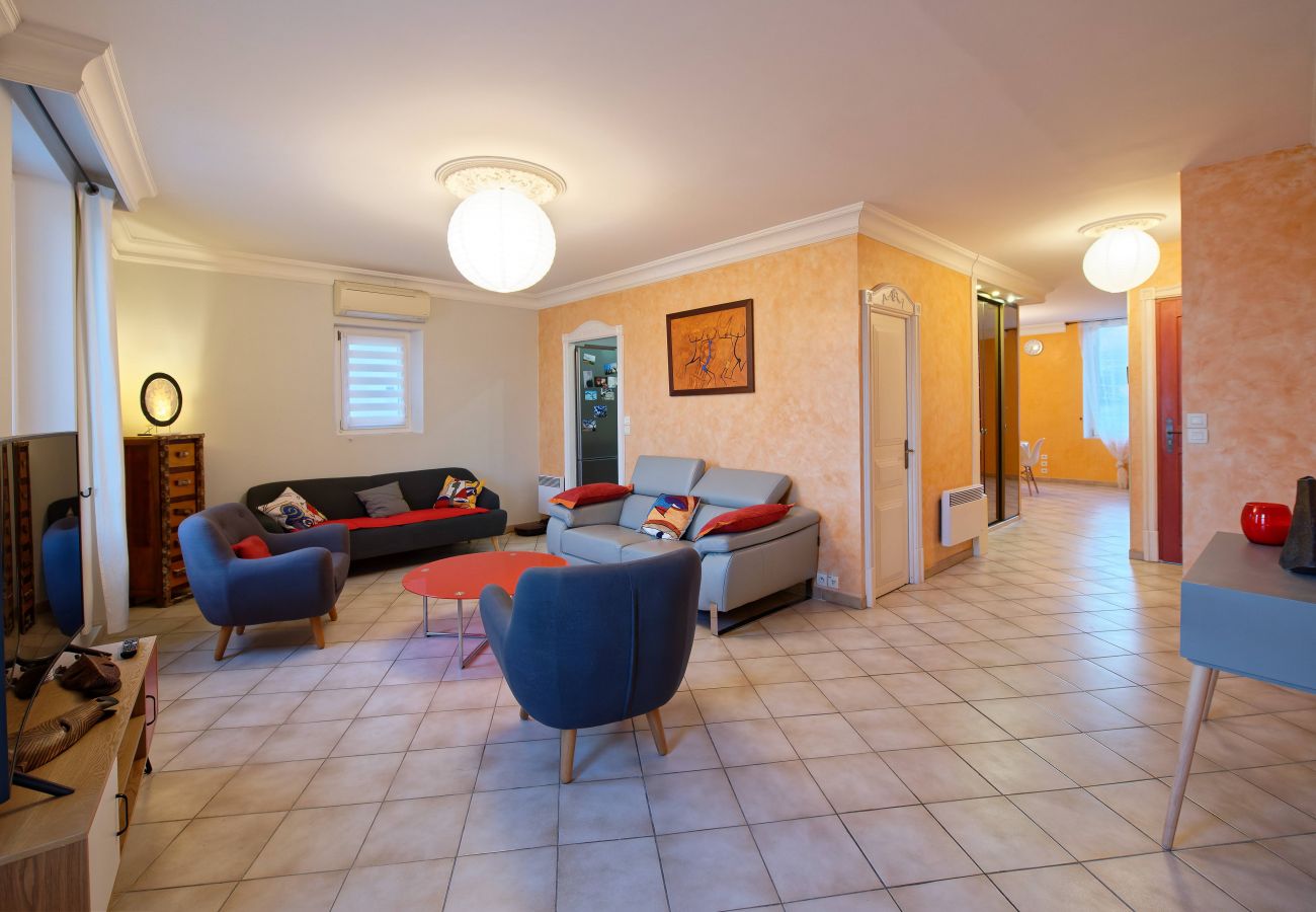Appartement à La Ciotat - Escalet. Joli duplex. Vue sur le vieux port. Clim